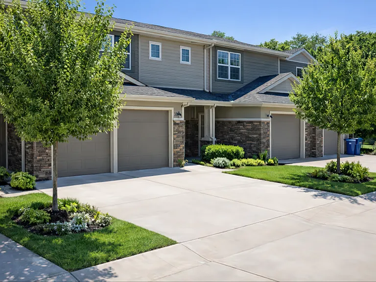 Chapel Ridge Townhomes — Photo 2