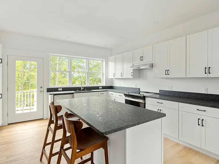 2 Honey Hill Ln — Photo 2