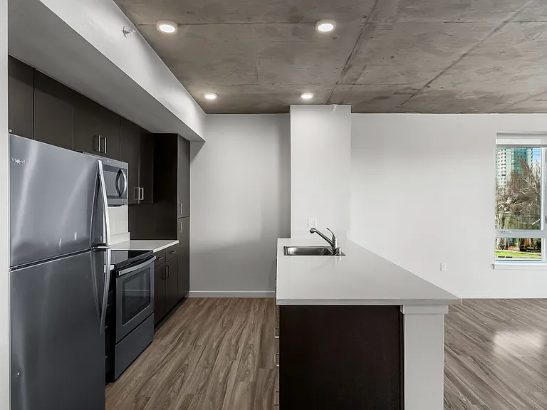 Stadium Apartments — Photo 81
