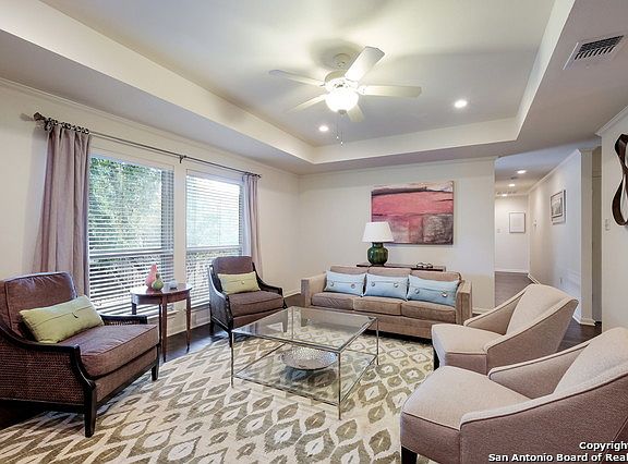 2nd image of 100 Lorenz Rd APT 1006