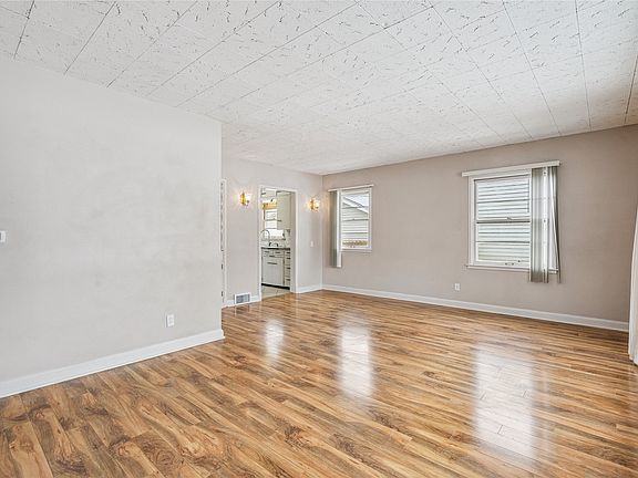 4th image of 2415 48th St