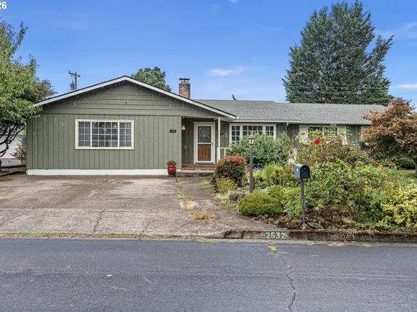 2532 Rose Blossom Dr, Springfield, OR 97477