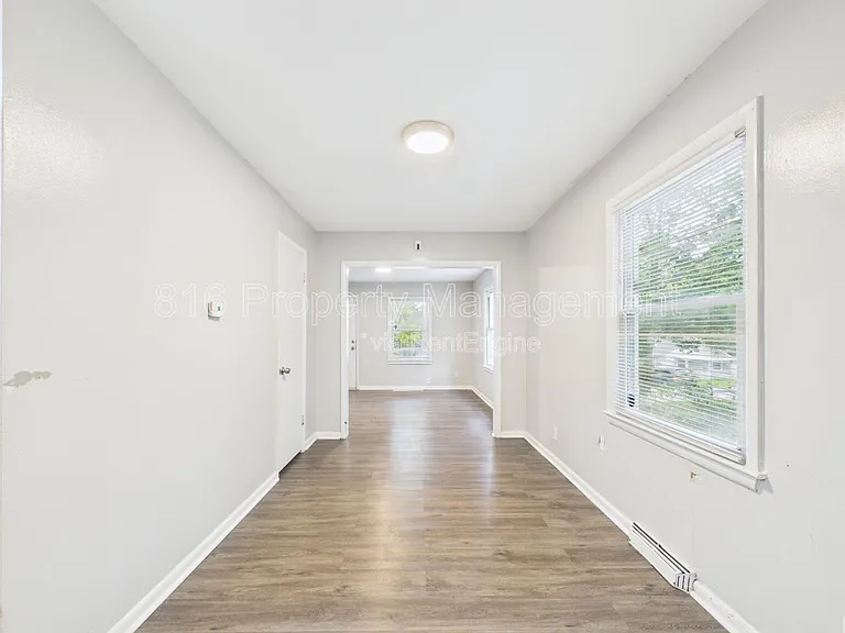 8028 Montgall Ave — Photo 7