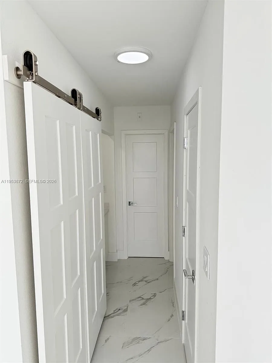 Building Photo - 16850 S Glades Dr #4J
