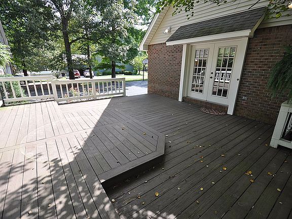 3rd image of 801 Oakwood Ave