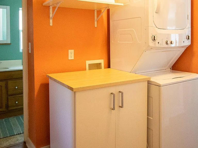 Washer / Dryer included