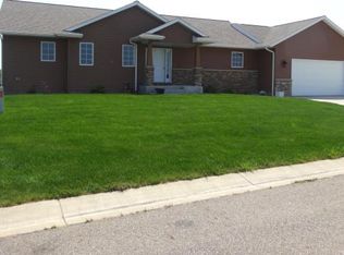 1798 Tiger Ridge Dr, Albert Lea, MN 56007