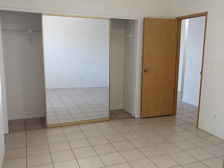 513 E Rolly St — Photo 14