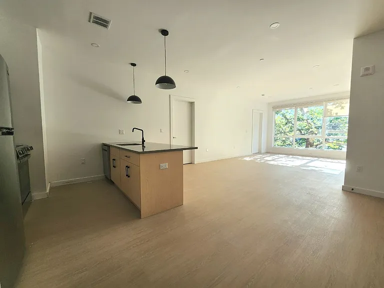 75 Webster St #22 — Photo 1