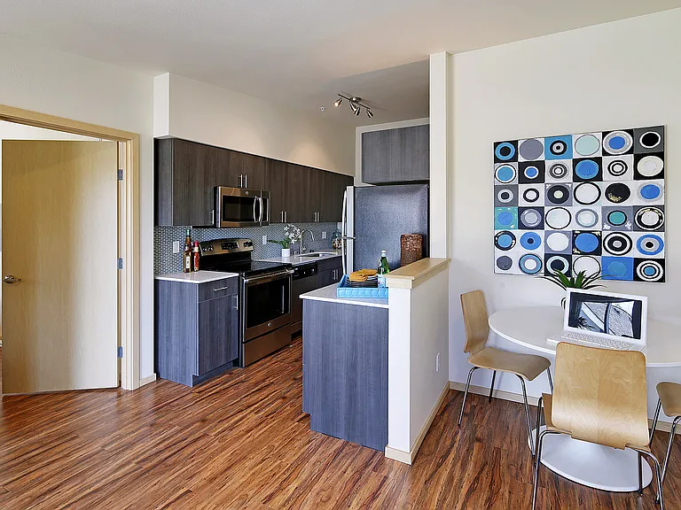 Glendale Apartments — Photo 9