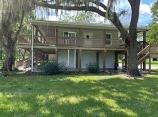 915 Live Oak Dr, Jones Creek, TX 77541