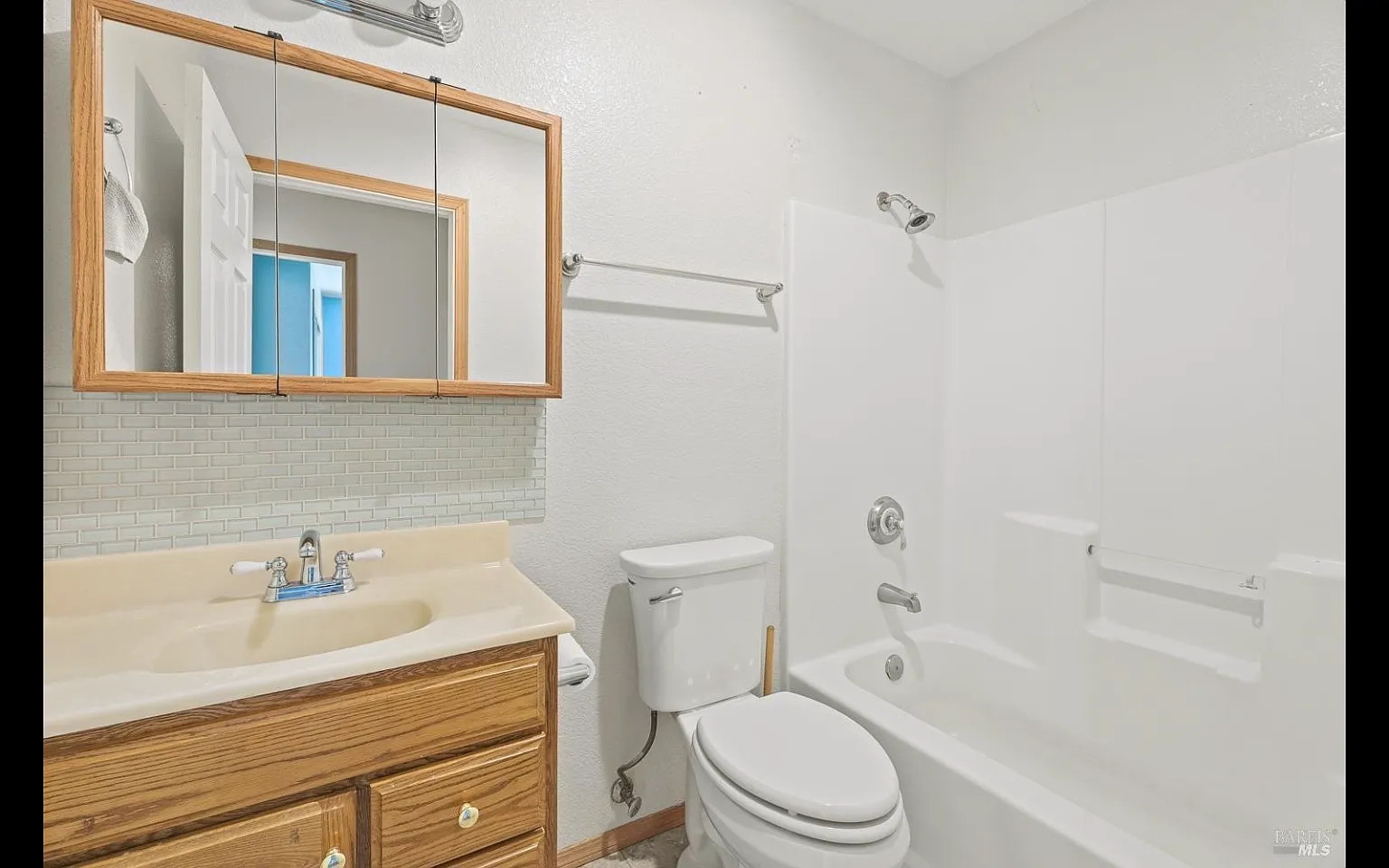 3 bed, 1475 sqft, $2,400 — Photo 3