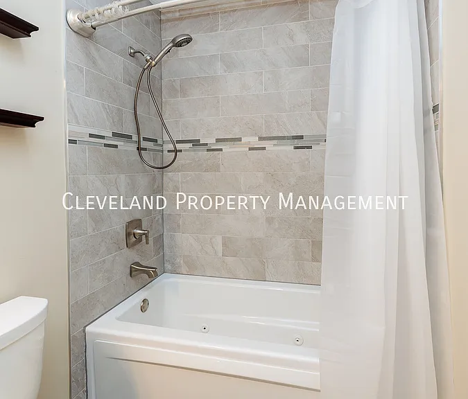 870 Robinwood Ave — Photo 20