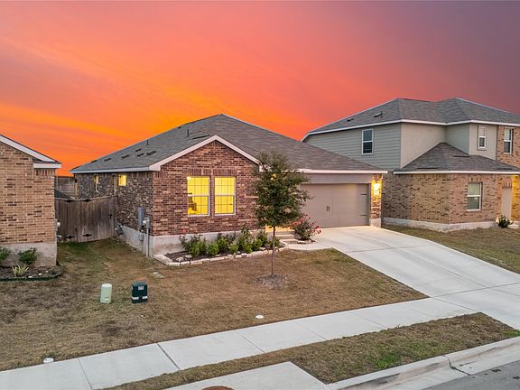 3rd image of 440 Sebring Cir