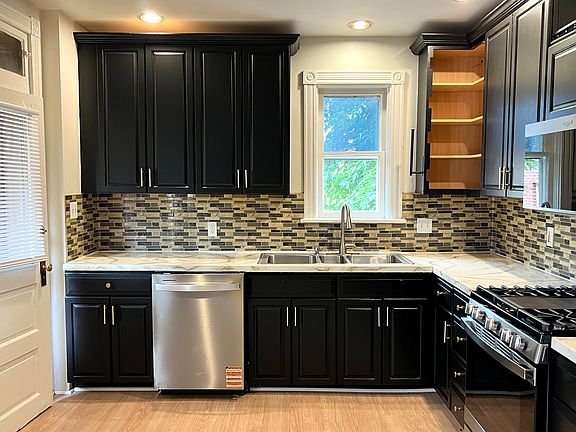 4th image of 539 E Fulton St