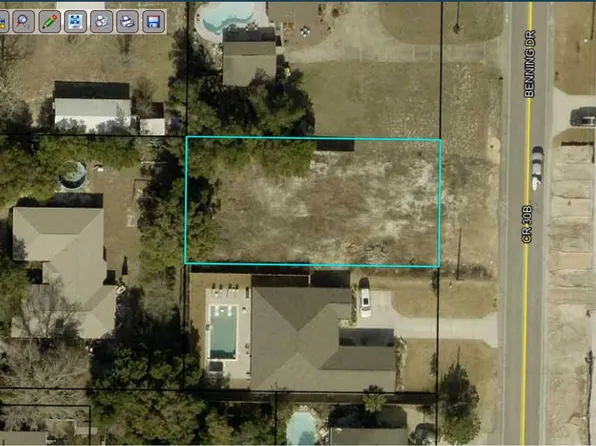 215 Benning Dr, Destin, FL 32541
