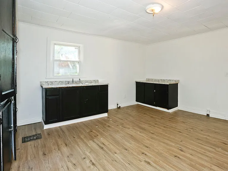 257 Alphonse St — Photo 10