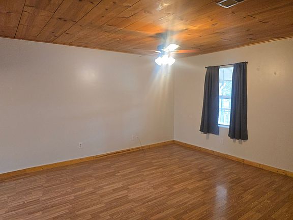 4th image of 15705 Hallmark Ln