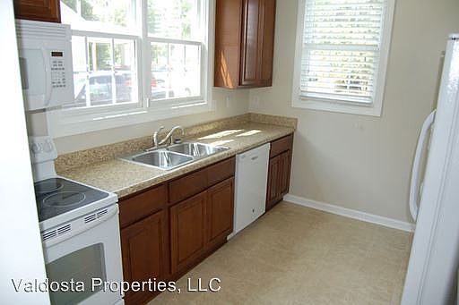1st image of 1009 N Oak St APT B