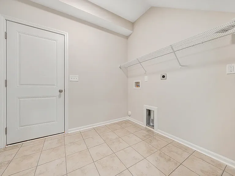 956 Carriage Pkwy — Photo 16