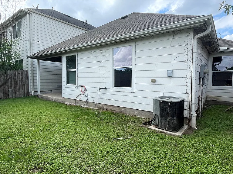 811 Forest Hillside Ln — Photo 31