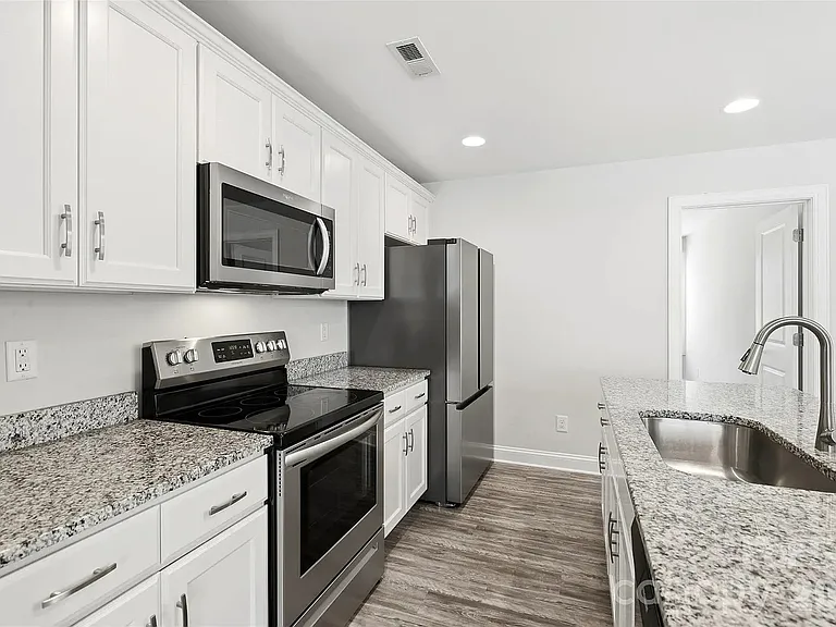 4221 End St — Photo 5