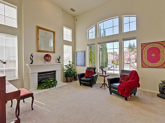 3rd image of 3228 Camarillo Ct