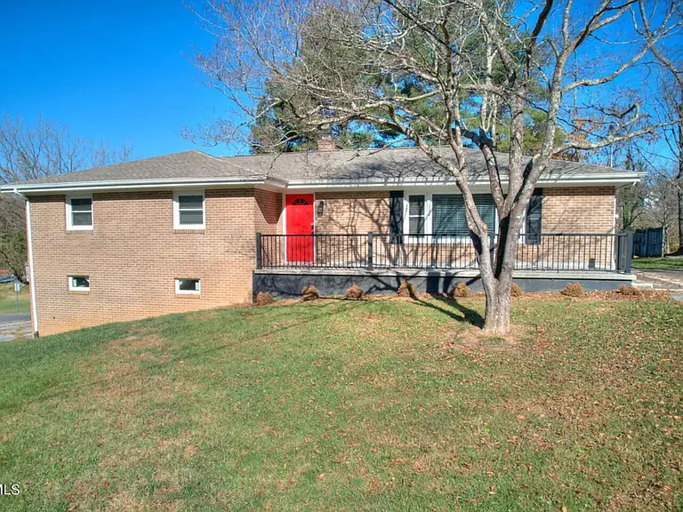 201 Springdale Rd — Photo 33