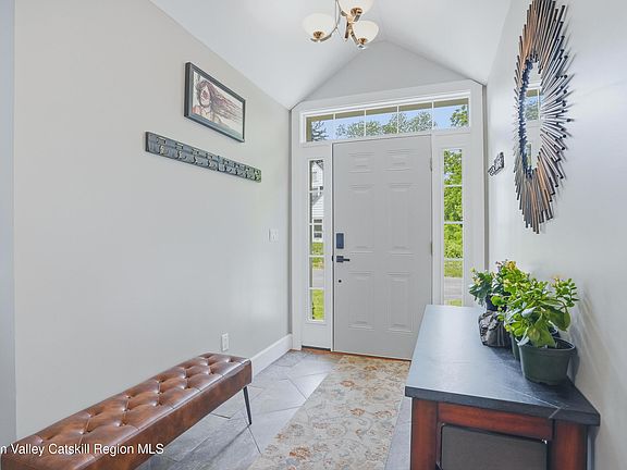 4th image of 209 Sackett Street