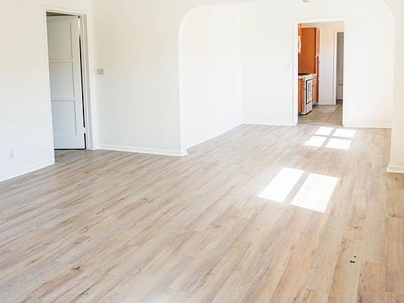 4th image of 3244 Barham Blvd