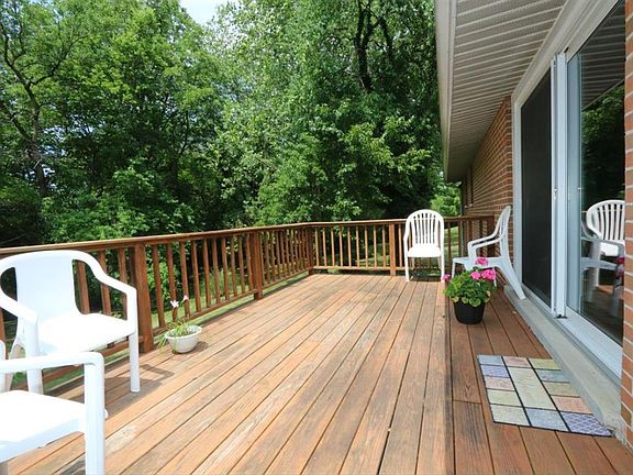 4th image of 208 Hallie Ct