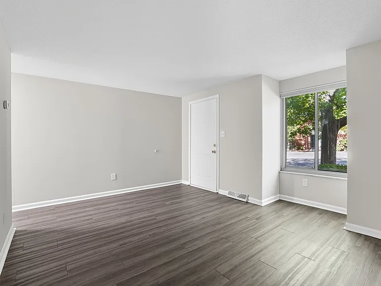 Coventry Court Townhomes — Photo 7