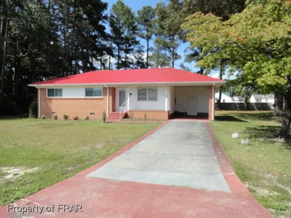 552 W McLean St, Saint Pauls, NC 28384