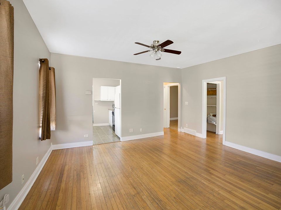 1349 Floresta Vis, Crystal Lake, IL 60014 | Zillow