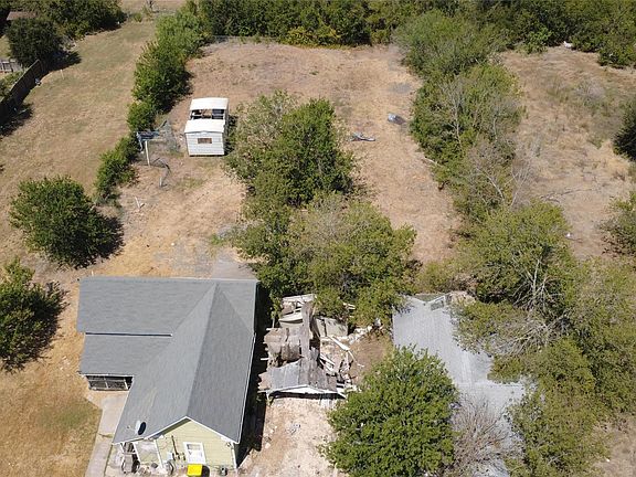 5th image of 701 N Bastrop St