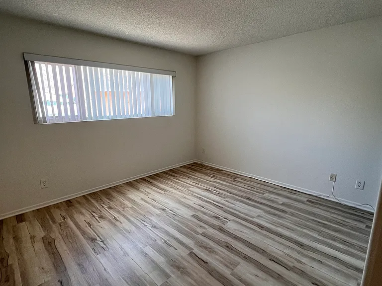 525 N Francisca Ave #1 — Photo 8