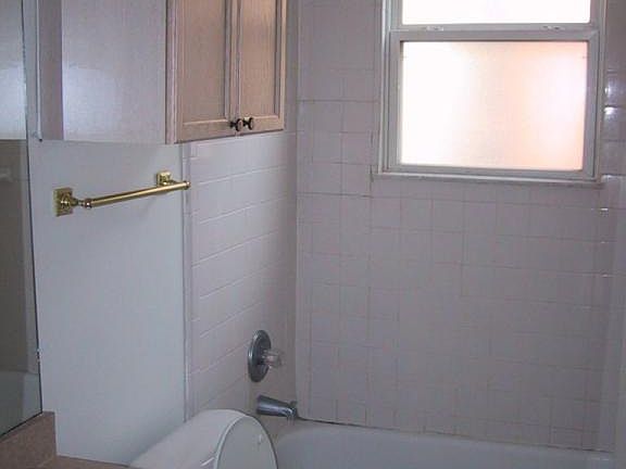 4th image of 2504 Park St APT 6