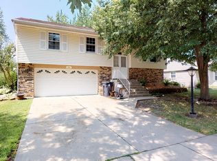 210 Villa Rd, Streamwood, IL 60107