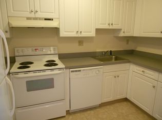 1300 Boston Post Rd APT 403, Guilford, CT 06437