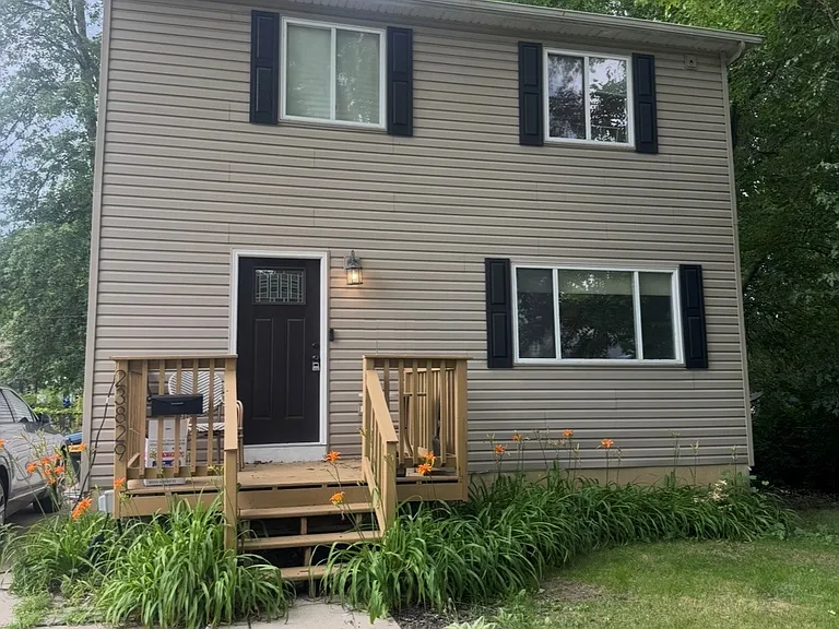 23829 Reynolds Ave — Photo 1