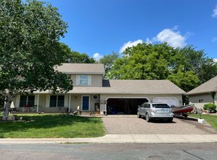 744 S Park Dr, Hastings, MN 55033