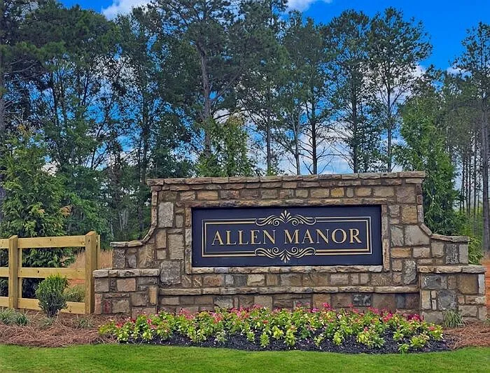 4 bed, 2.5 bath, 2372 sqft, $2,400 — Photo 3