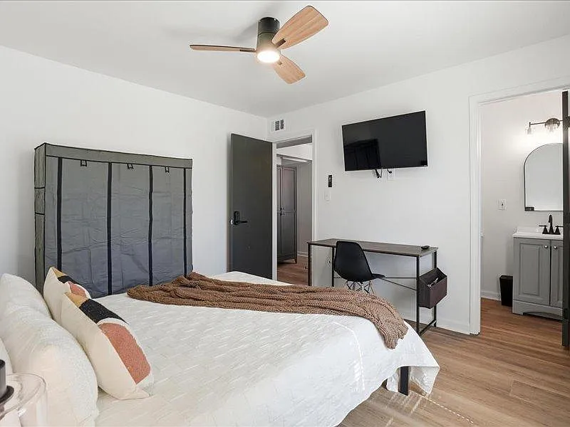 4 bed, 6.0 bath, 3148 sqft, $1,274 — Photo 1