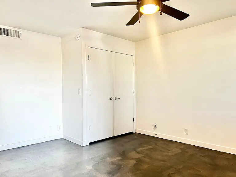 15 Melrose — Photo 13