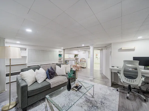 256 Blantyre Ave, Toronto, ON M1N 2S1