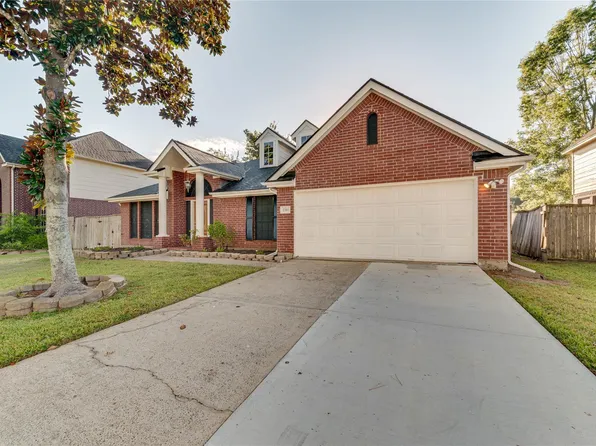 2311 Piney Woods Dr, Pearland, TX 77581