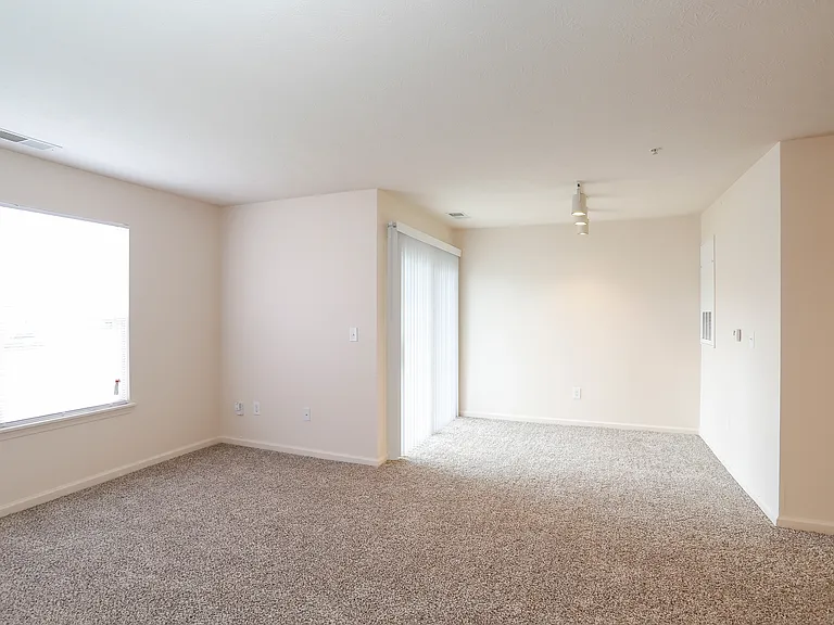 9327 NE 79th St — Photo 3