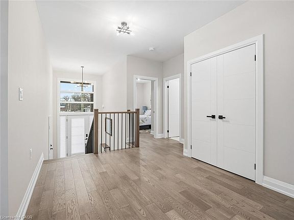 5th image of 230 Knoll St