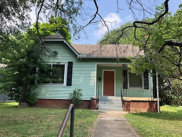 2343 Woodbine Ave