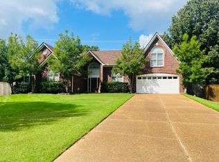 717 Twin Leaf Dr, Collierville, TN 38017